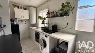 Immeuble à Crèvecœur-le-Grand (60360)