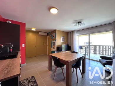 Apartment in Uzès (30700)