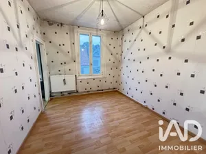 Apartment in Oulchy-le-Château (02210)
