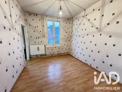 Apartment in Oulchy-le-Château (02210)