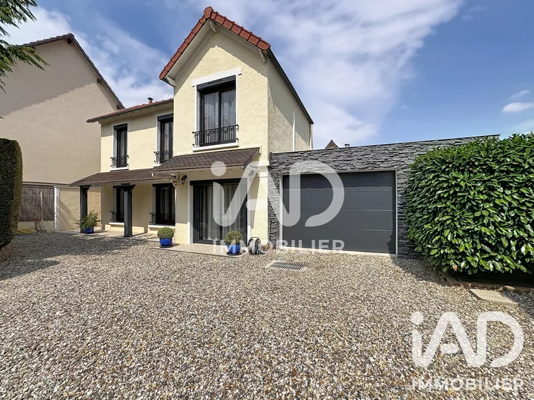 Maison 6 pièces 98 m² · à Le Coudray-Montceaux · 98 m² · 323 000 €