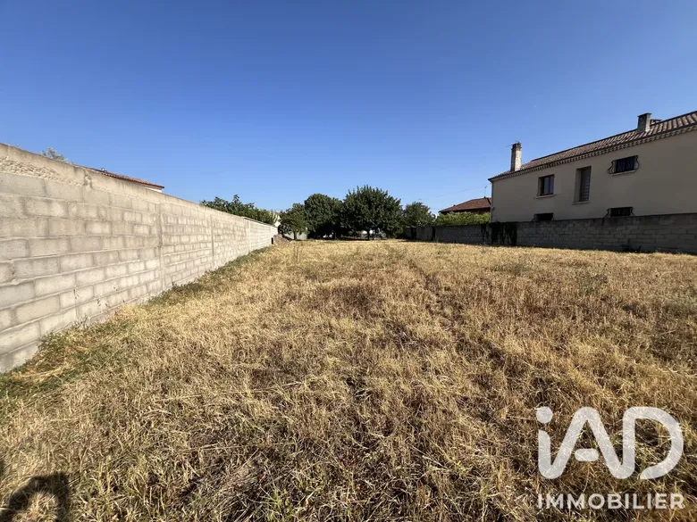 Terrain à bâtir à Pont-Saint-Esprit (30130) · 60 000 €