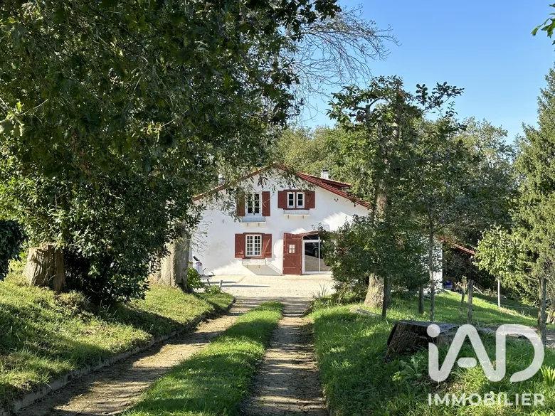 Maison 8 pièces 221 m² · à Urt · 221 m² · 1 480 000 €