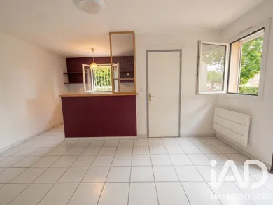 Apartment in La Crau (83260)