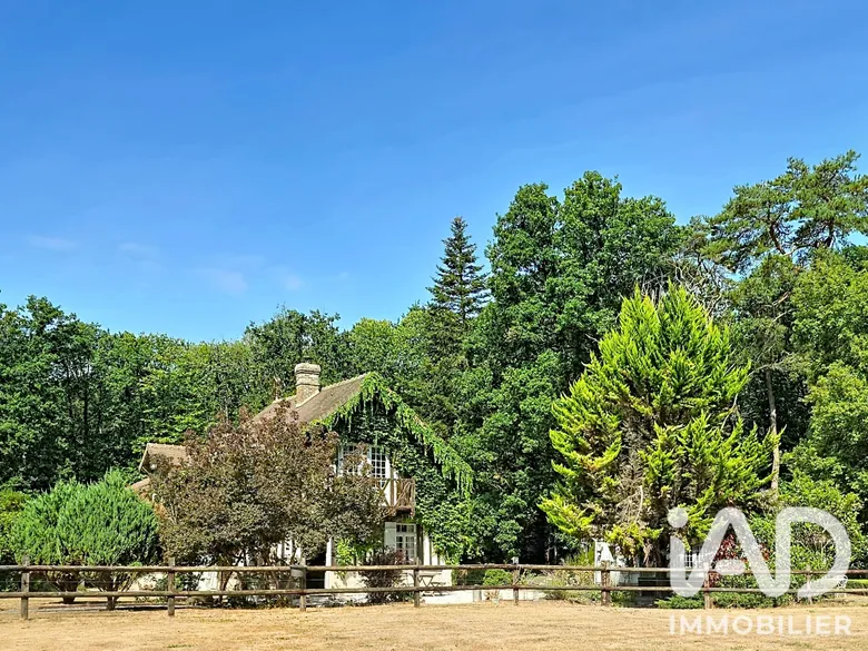Maison 12 pièces 342 m² · à La Haye-du-Theil · 342 m² · 990 000 €