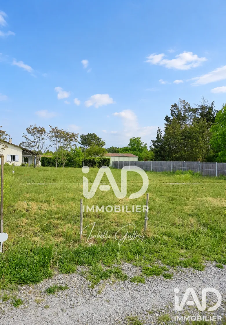 Terrain à bâtir à Avensan (33480) · 135 000 €