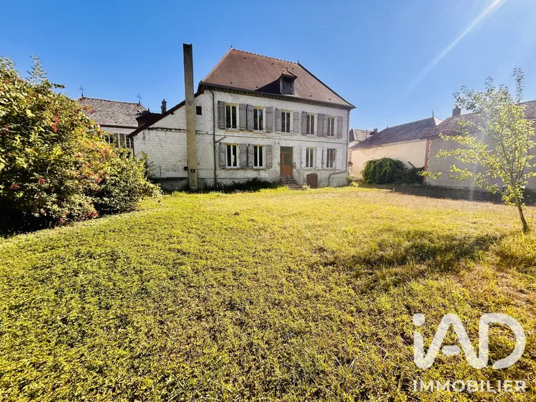 Maison 8 pièces 232 m² · à Estissac · 232 m² · 250 000 €