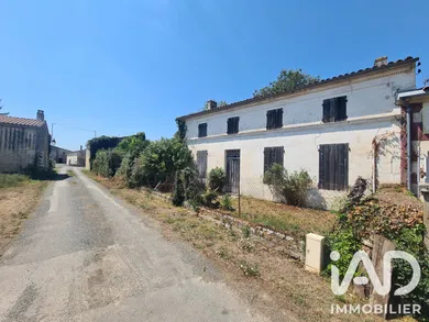 Village house in Plassay (17250)