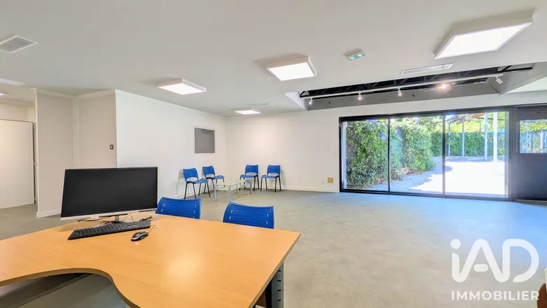 Murs commerciaux à Hyères (83400) · 120 m² · 323 000 €