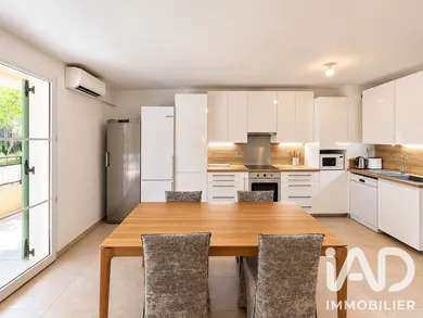 Apartment in Roquefort-les-Pins (06330)