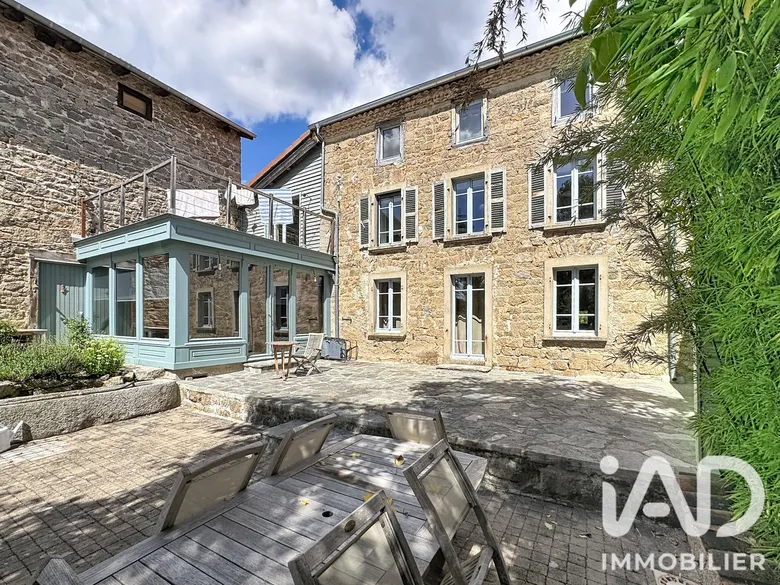 Maison 9 pièces 251 m² · à Marsac-en-Livradois · 251,2 m² · 435 000 €