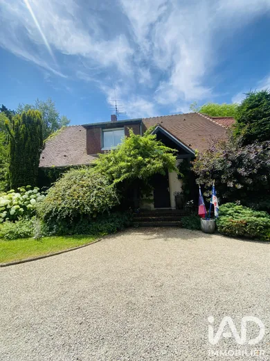 Architectural house in Saint-Fuscien (80680)