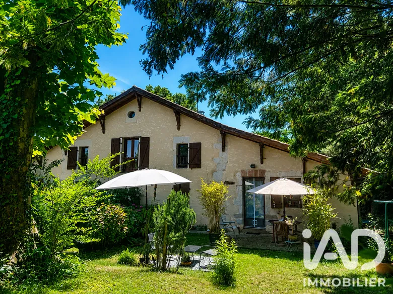 Maison 8 pièces 240 m² · à Montfort-en-Chalosse · 240 m² · 488 000 €