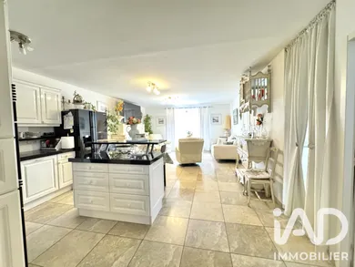 Apartment in Saint-Gilles (30800)
