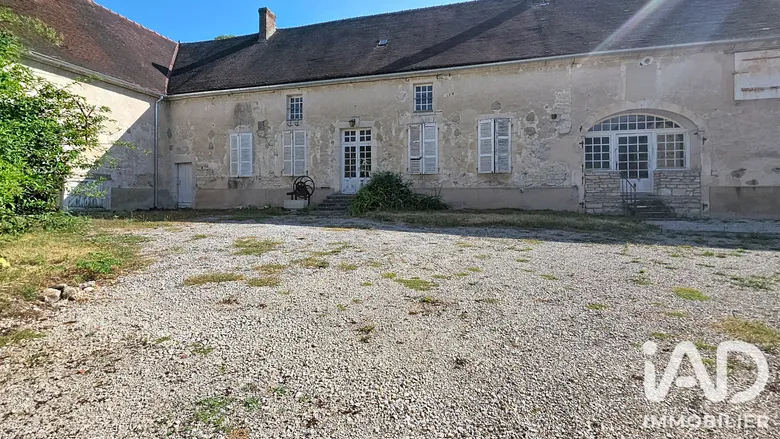 Maison 10 pièces 183 m² · à Étourvy · 183 m² · 174 000 €