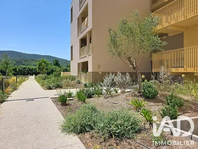Appartement à Hyères (83400)