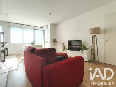 Apartment in Les Ulis (91940)