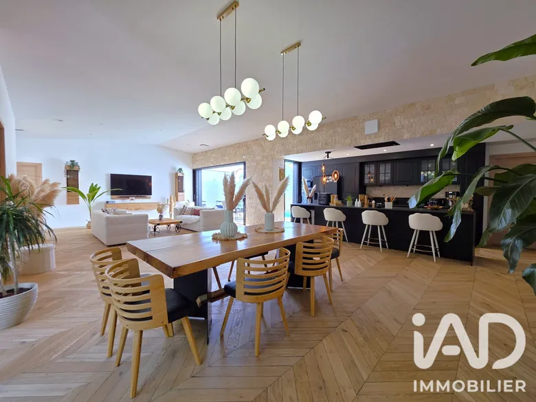 Maison 5 pièces 166 m² · à Saint-Laurent-de-la-Prée · 166 m² · 558 000 €