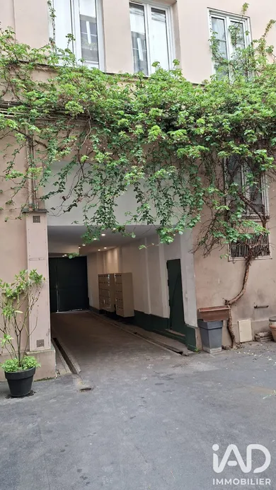 Apartment in Paris (75010)