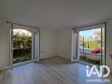 Appartement à Voisins-le-Bretonneux (78960)