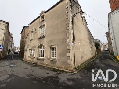 Immeuble à Thouars (79100)