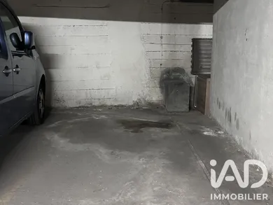 Parking à Paris (75009)