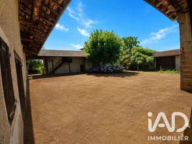 Farm in Cruzilles-lès-Mépillat (01290)