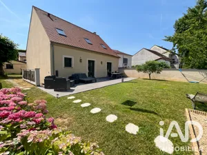 House in Brie-Comte-Robert (77170)