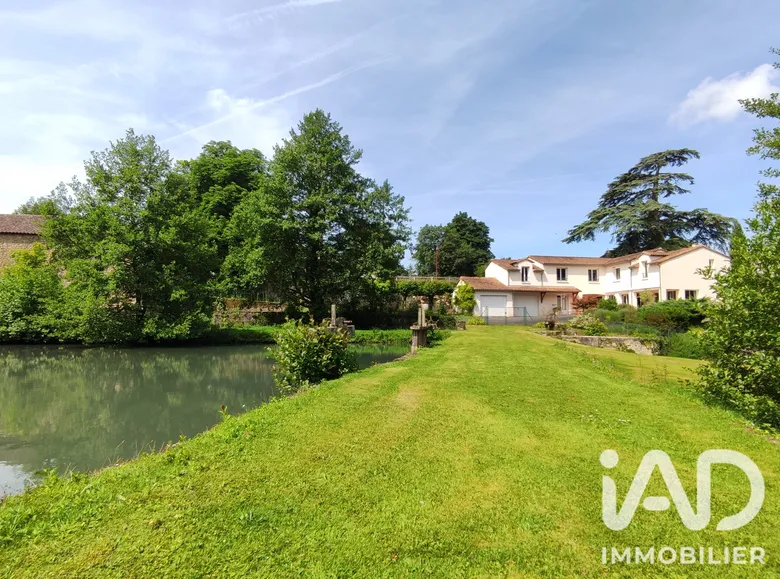 Maison 9 pièces 274 m² · à Verrières · 274 m² · 525 000 €