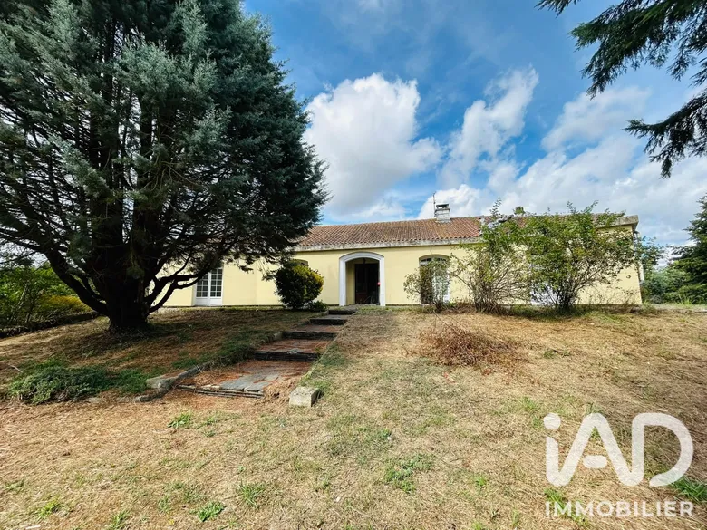 Maison 11 pièces 212 m² · à Chelle-Debat · 211,5 m² · 195 000 €