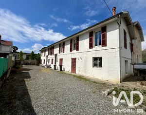 Building in Pau (64000)