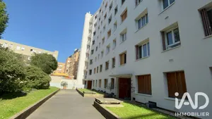 Apartment in Paris (75020)