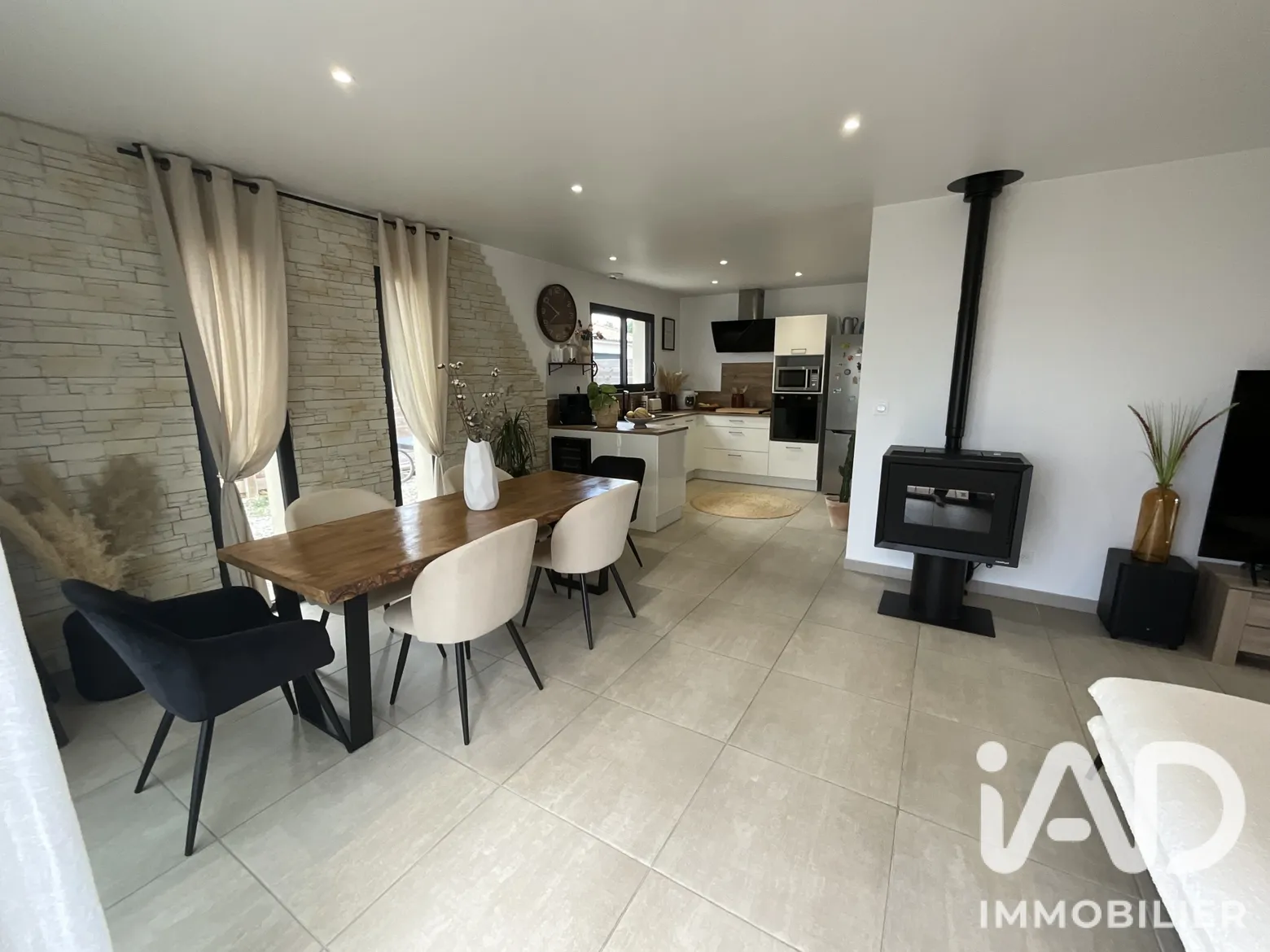 Vente maison à Fontaine-le-Comte (86240) : maison traditionnelle 5 pièces 100 m² - 2104174 — 3