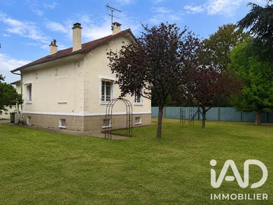 Maison à Le Mesnil-le-Roi (78600)