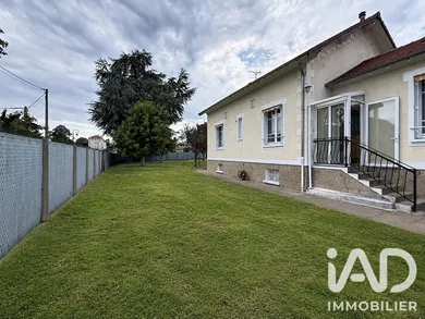 Maison à Le Mesnil-le-Roi (78600)