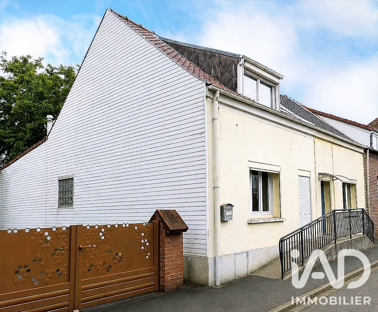 Maison 10 pièces 176 m² · à Cauchy-À-la-Tour · 176 m² · 97 000 €