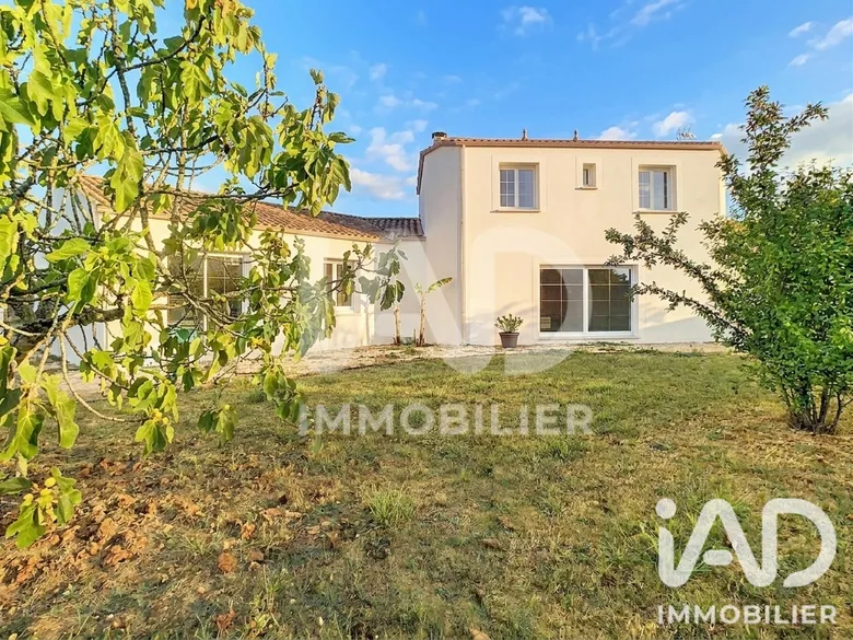 Maison 11 pièces 247 m² · à Saint-Michel-en-l'Herm · 247 m² · 630 000 €