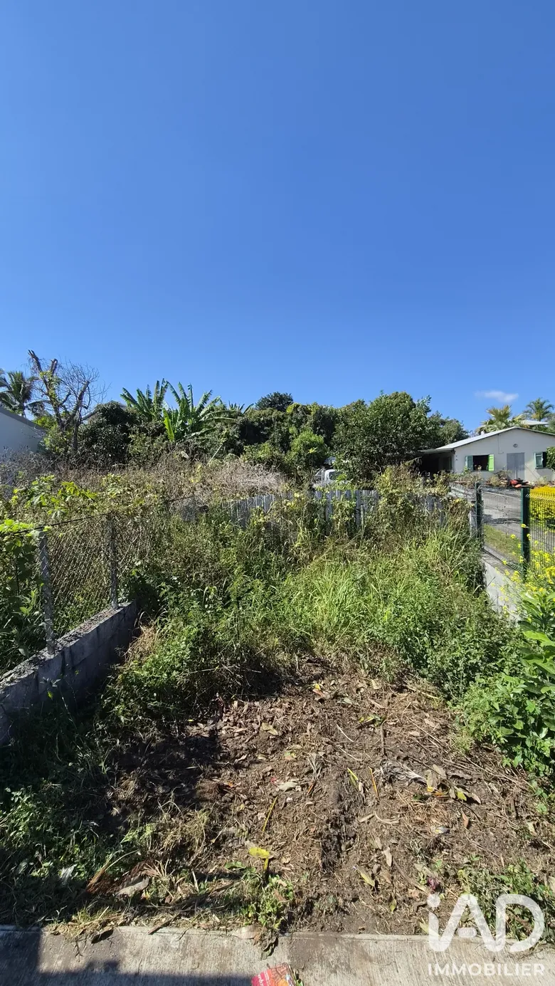 Terrain à bâtir à Saint-Pierre (97432) · 500 000 €