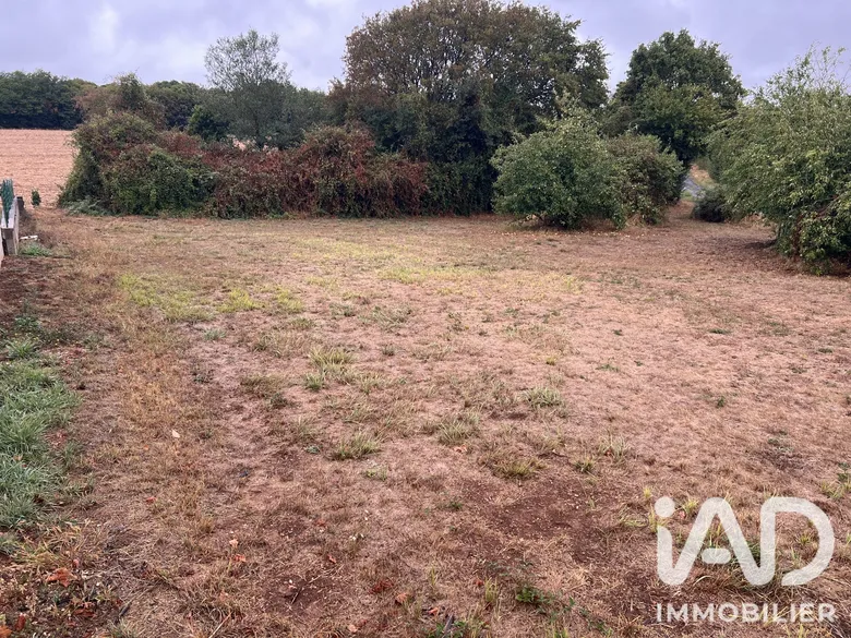 Terrain à bâtir à Mairé-Levescault (79190) · 22 500 €
