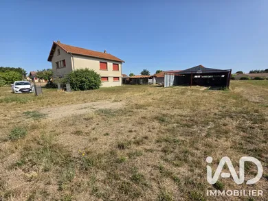 Terrain à Maringues (63350)