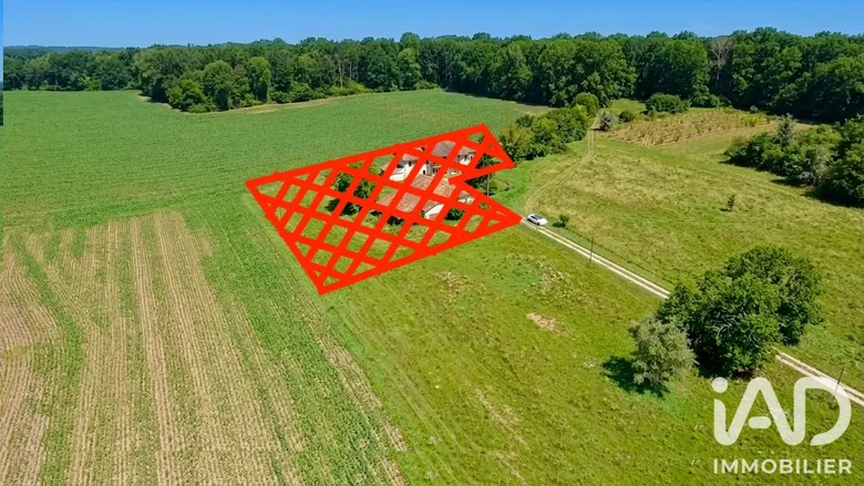 Terrain agricole à Cornille (24750) · 89 990 €
