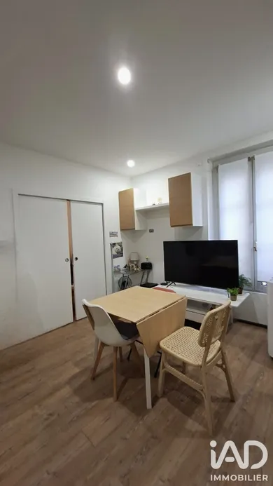 Apartment in Paris (75010)