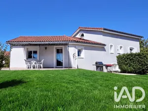 Maison traditionnelle à Saint-Étienne-le-Molard (42130)