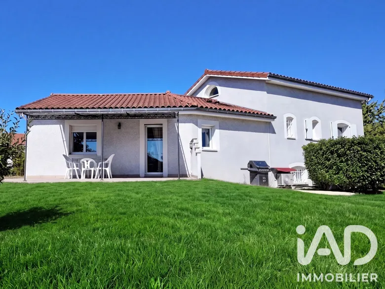 Maison 6 pièces 139 m² · à Saint-Étienne-le-Molard · 139 m² · 315 000 €