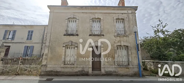 Maison 5 pièces 289 m² · à Les Velluire-sur-Vendée · 289 m² · 168 000 €