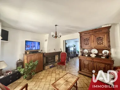 Townhouse in Saumur (49400)