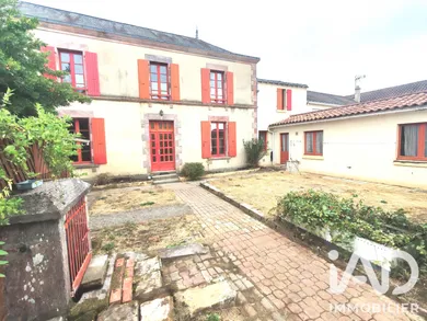Traditional house in Saint-Pierre-du-Chemin (85120)