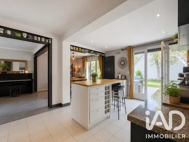 Detached house in Carrières-sur-Seine (78420)