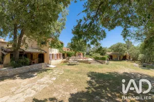 Maison traditionnelle à Grambois (84240)