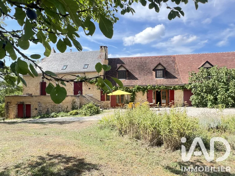 Maison 10 pièces 245 m² · à Lamothe-Fénelon · 245 m² · 695 000 €